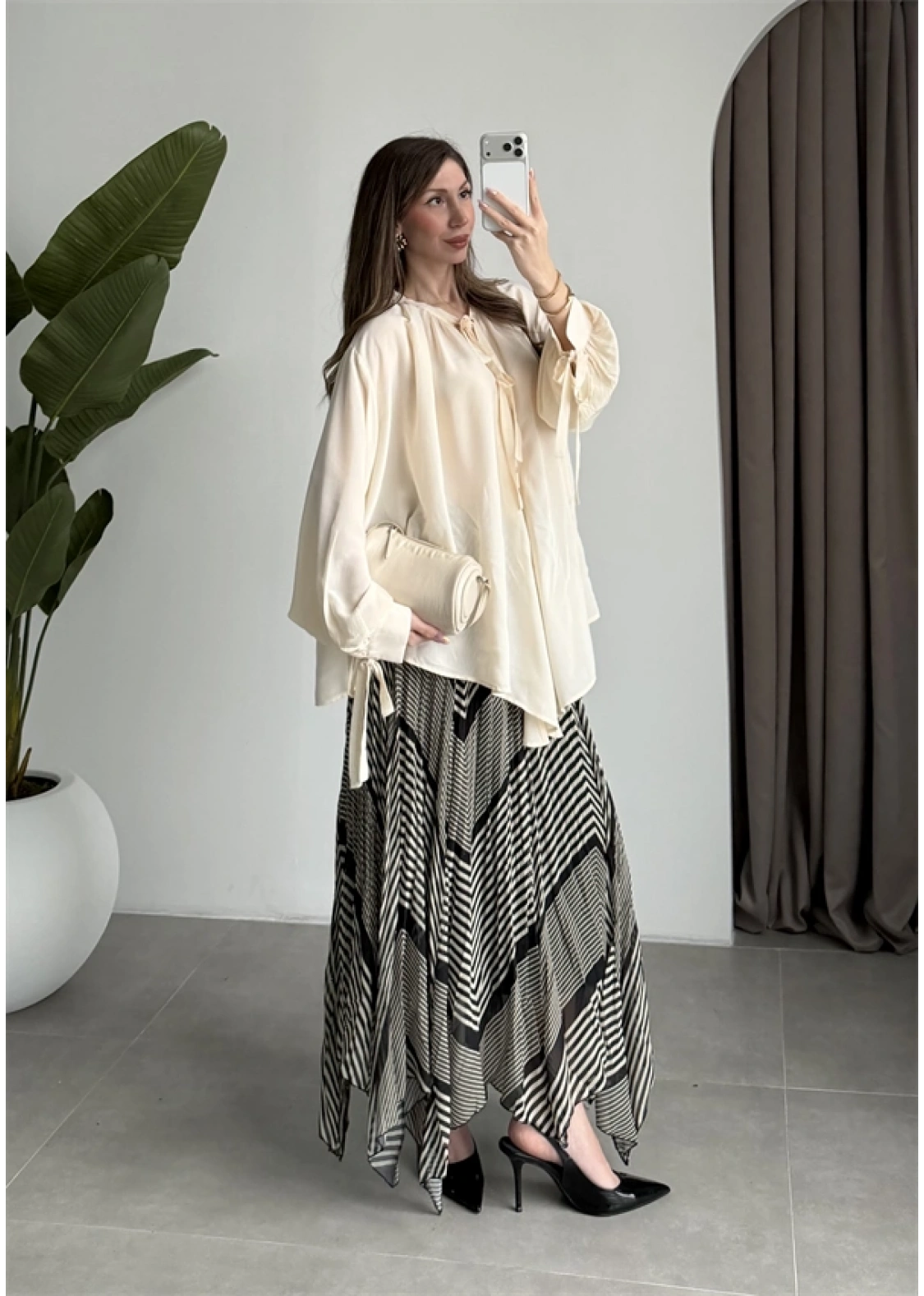 Önden Bağcıklı Ekru Bluz Gömlek