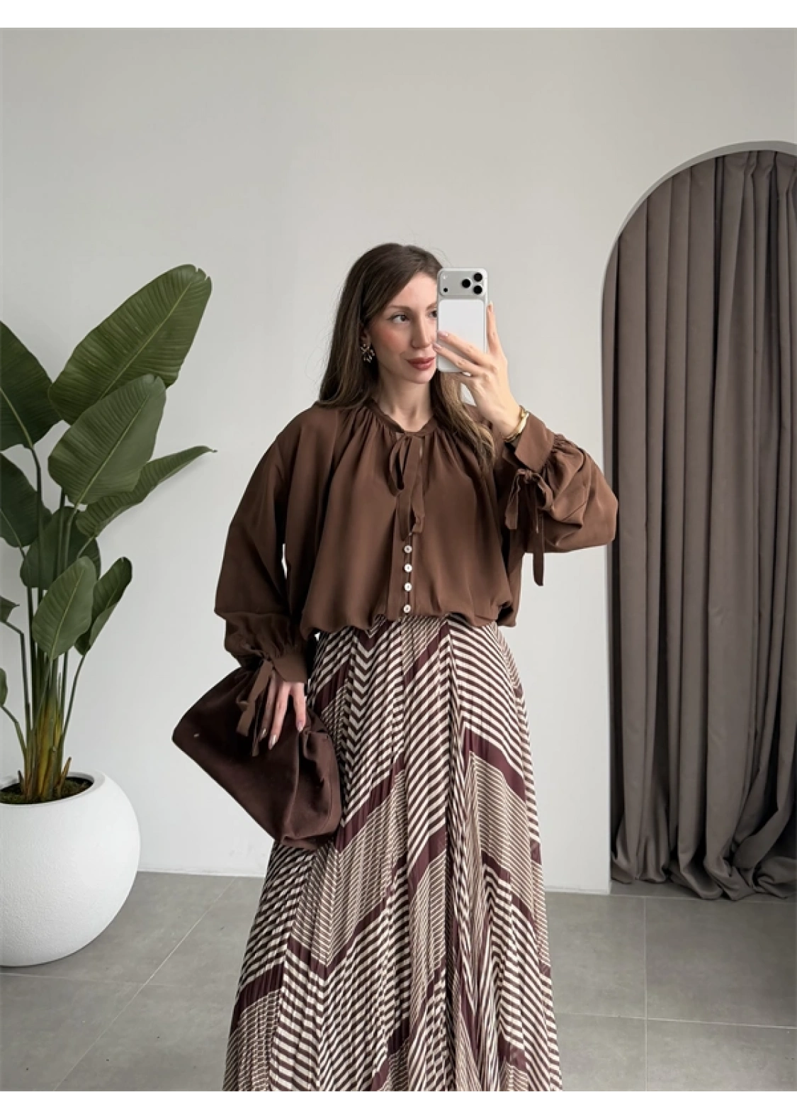 Önden Bağcıklı Kahve Bluz Gömlek