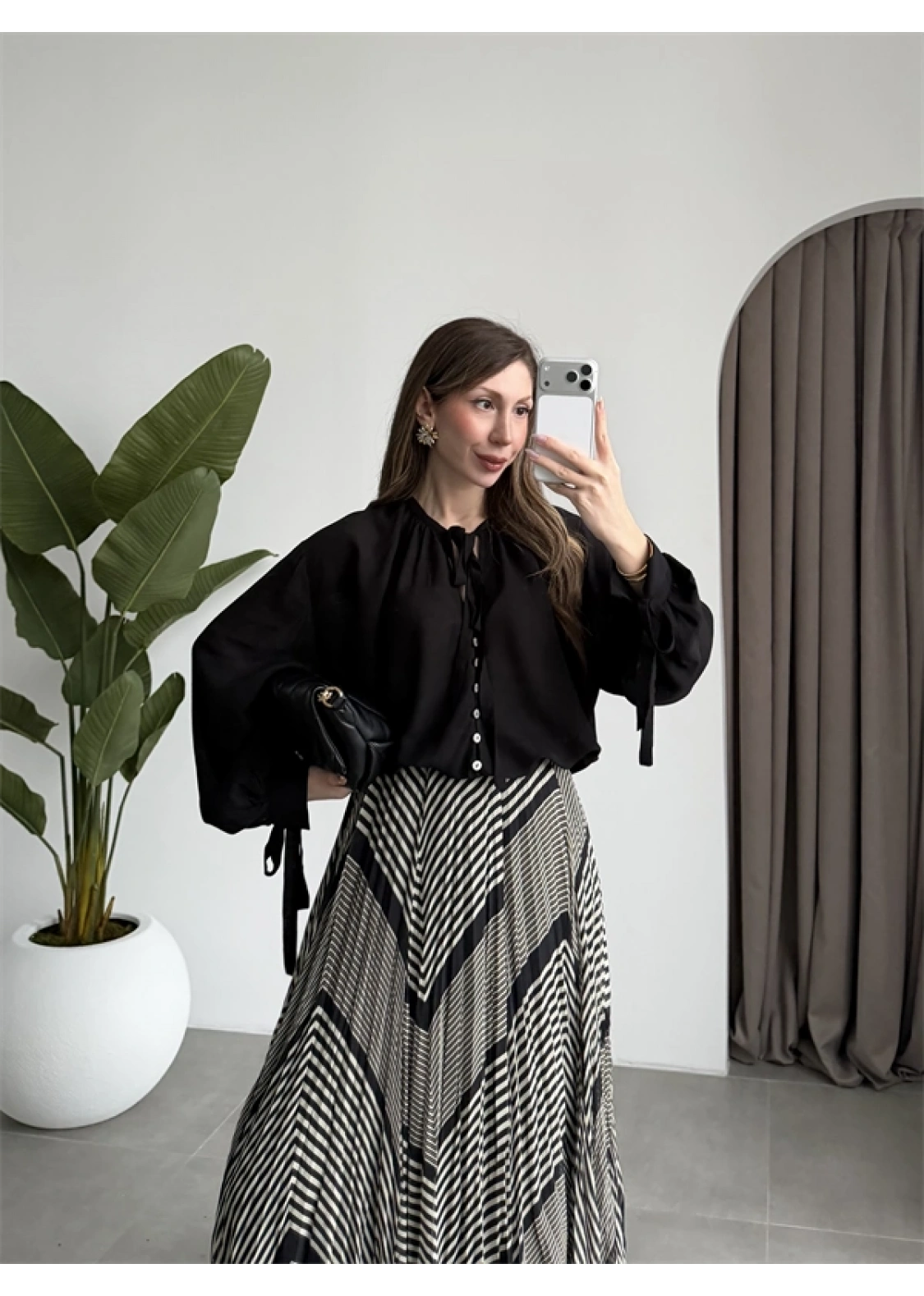 Önden Bağcıklı Siyah Bluz Gömlek