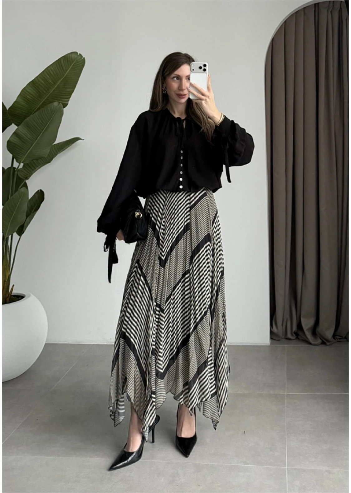 Önden Bağcıklı Siyah Bluz Gömlek