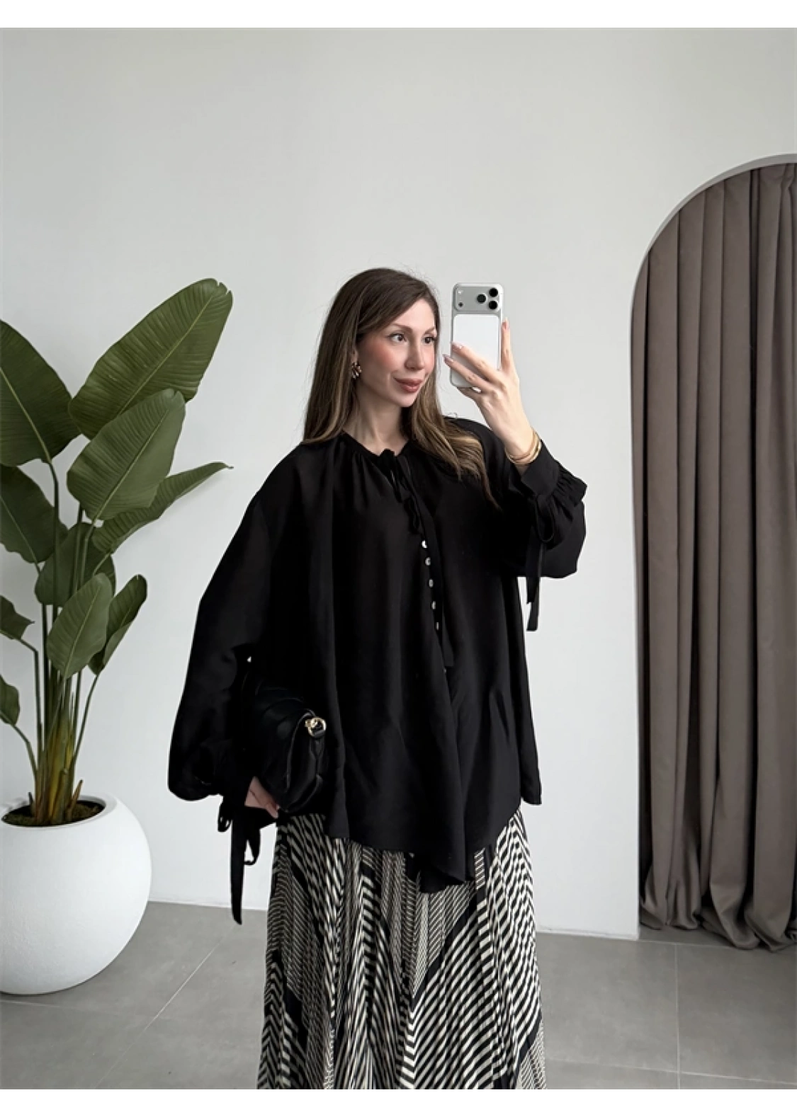 Önden Bağcıklı Siyah Bluz Gömlek