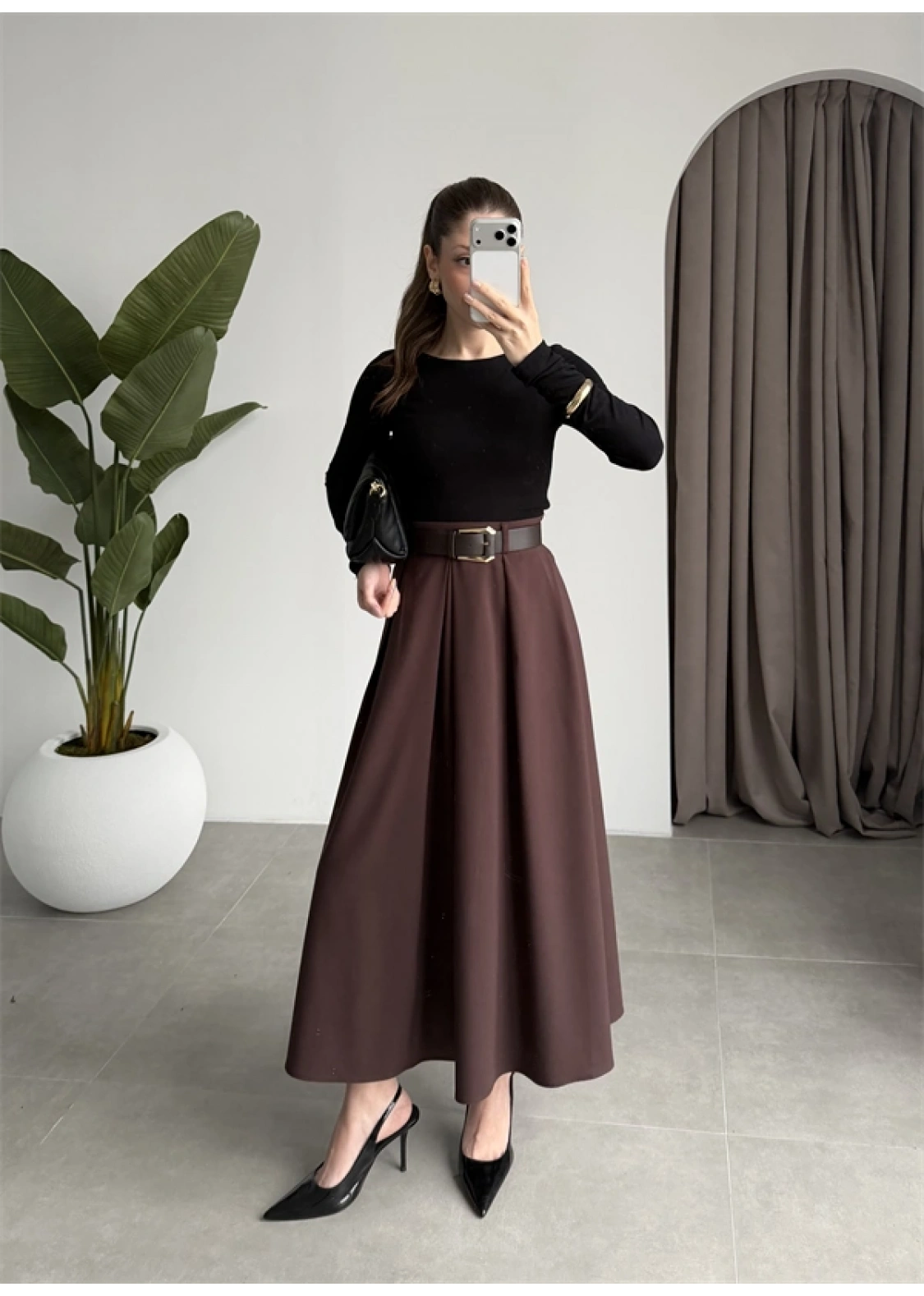 Önden Pile Detaylı Kahve Kemerli Etek