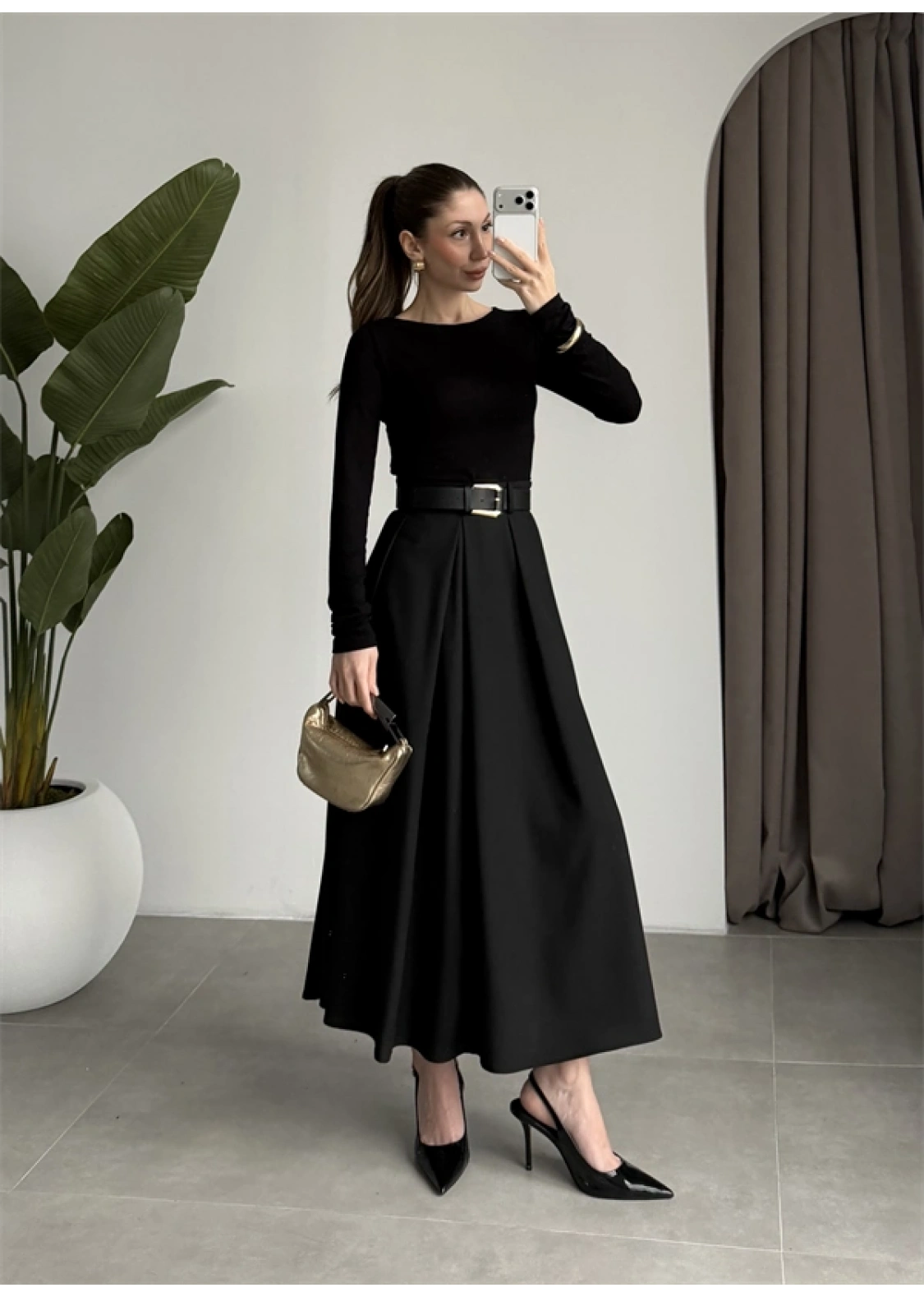 Önden Pile Detaylı Siyah Kemerli Etek