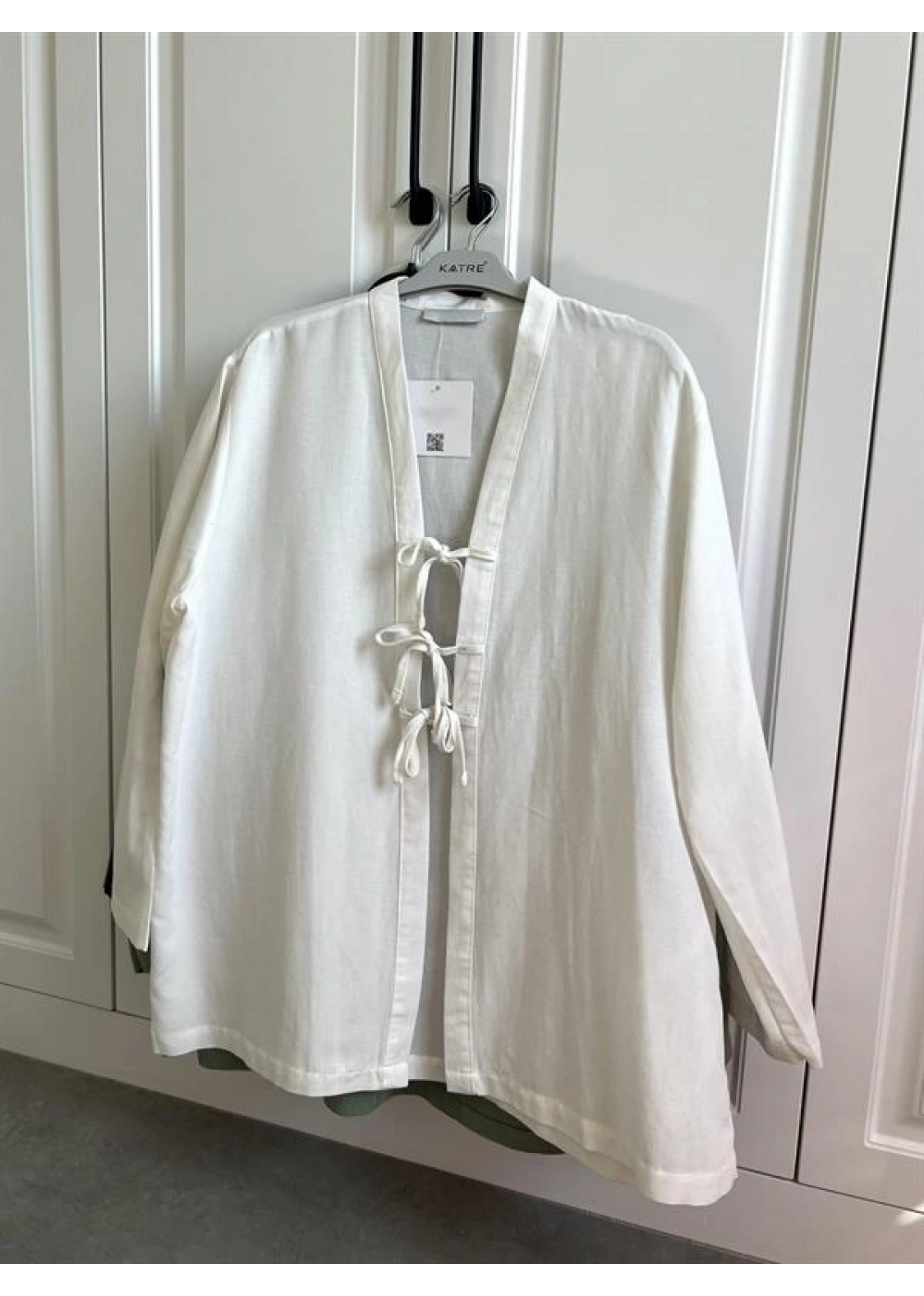 Önü Bağlamalı Beyaz Keten Kimono