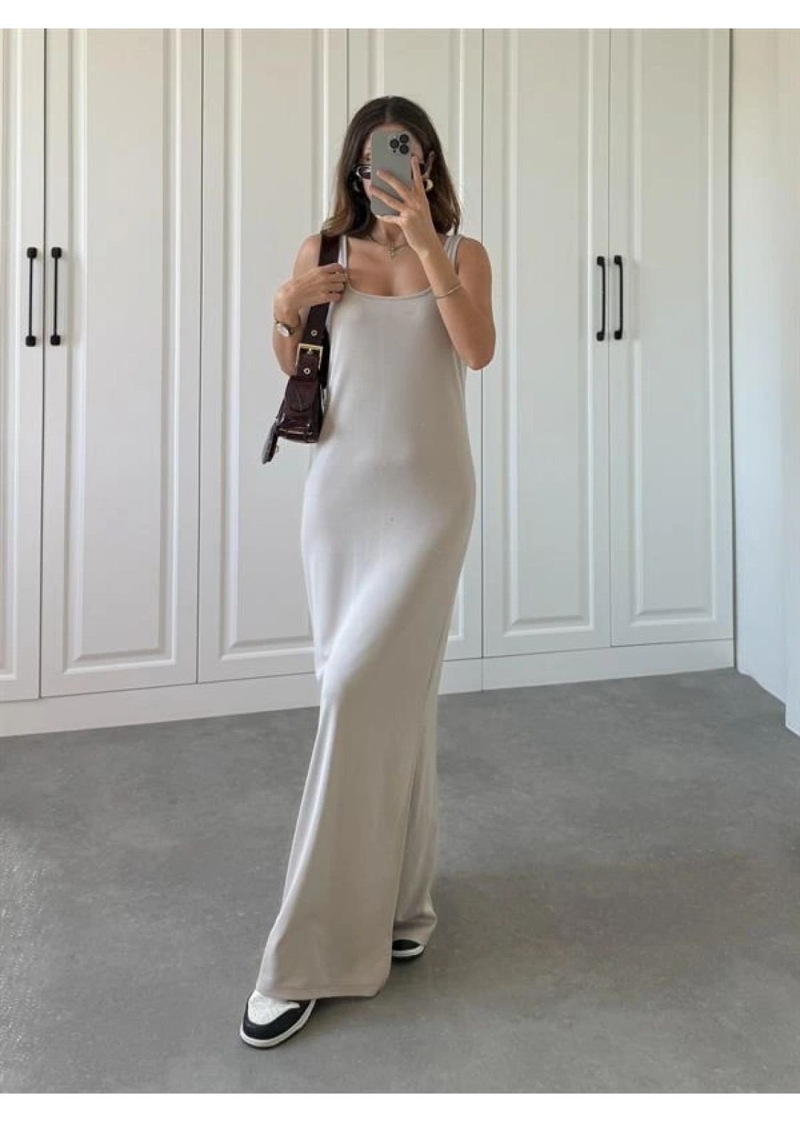 Oysh Kumaş Basic Yırtmaçlı Vizon Uzun Elbise