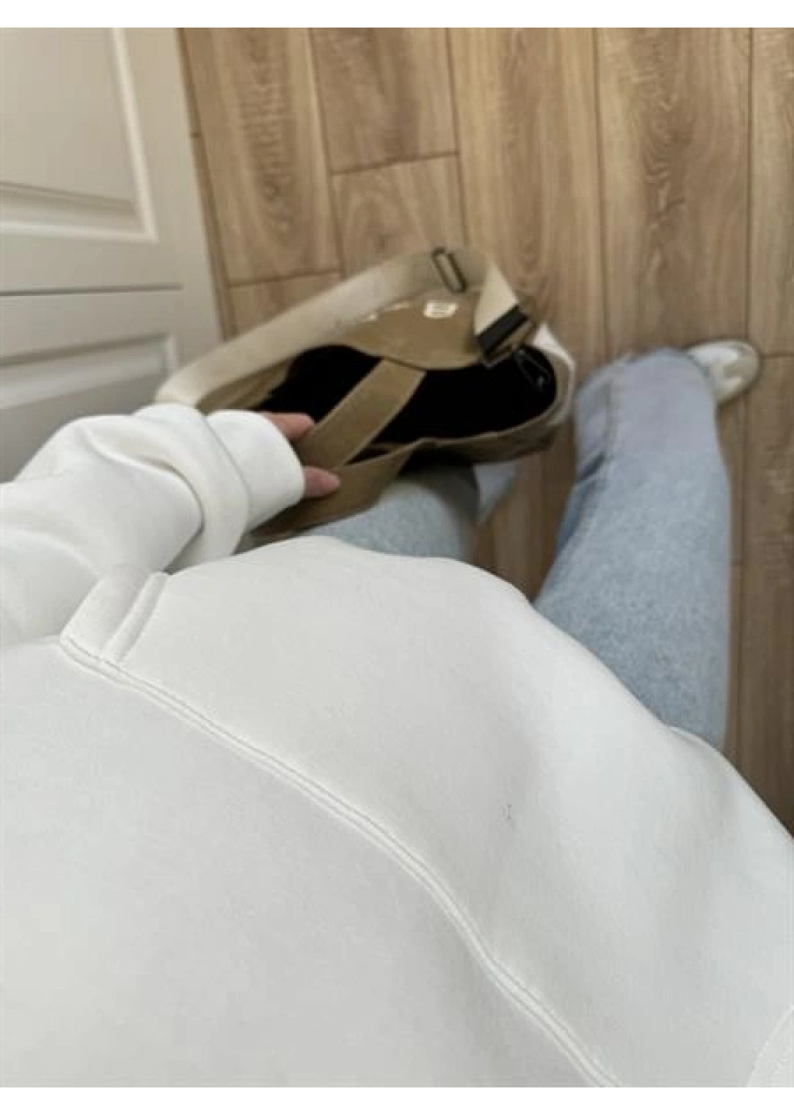 Şardonlu Oversize Beyaz Sweatshirt