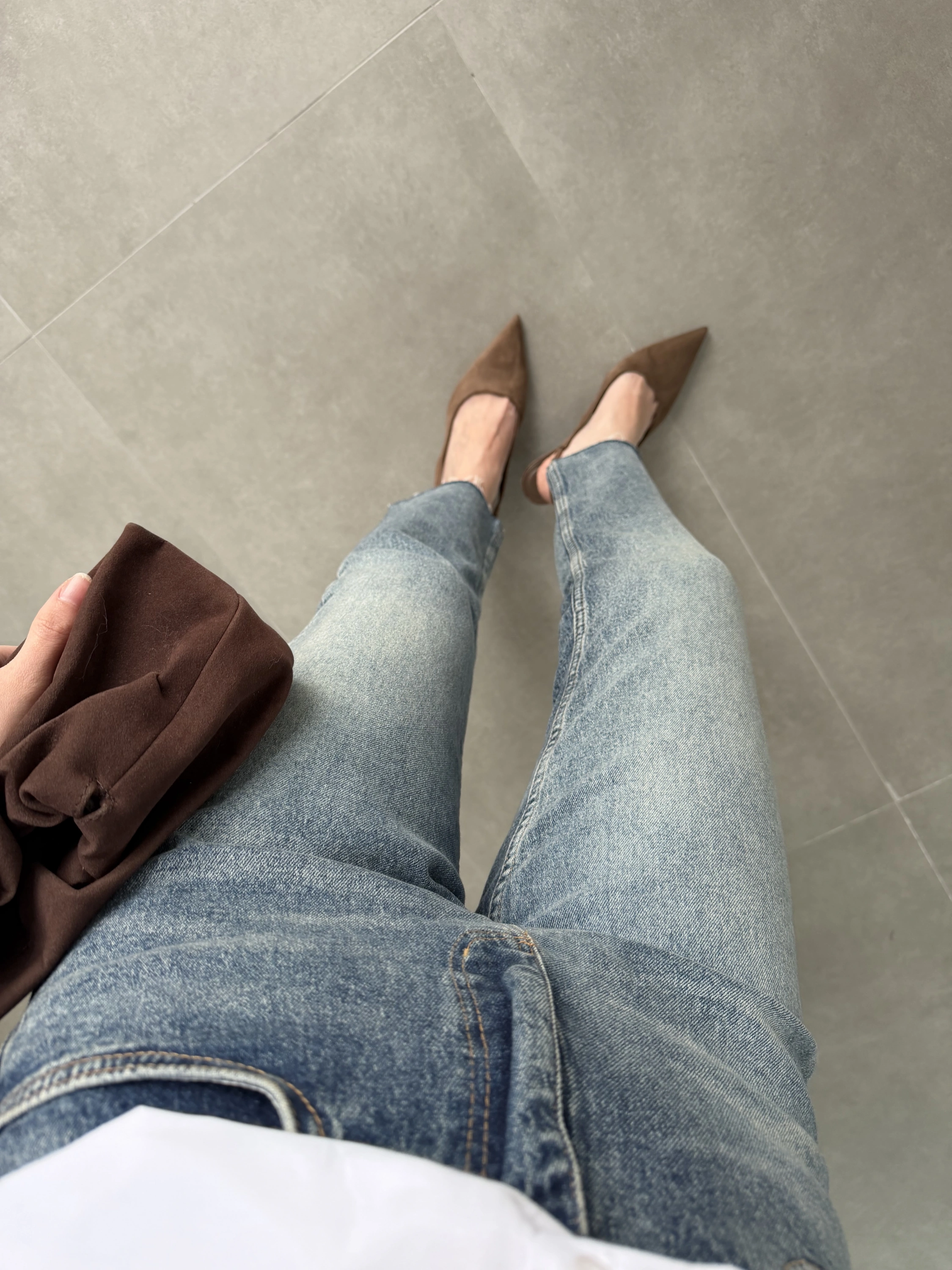 Fit Kalıp Kesik Paça Mavi Yıkamalı Jean