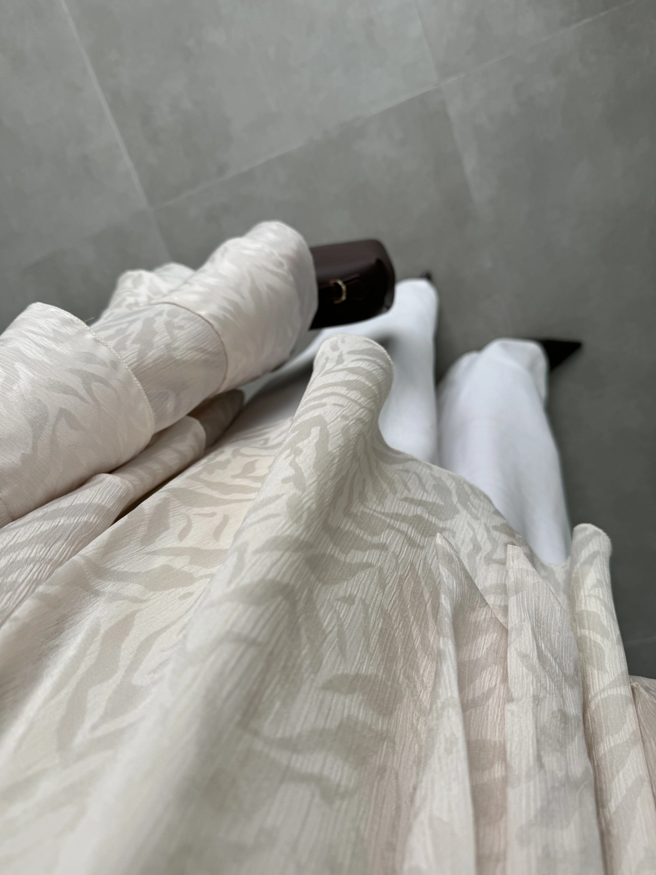İthal Kumaş Astarlı Fırfırlı Taş Bluz