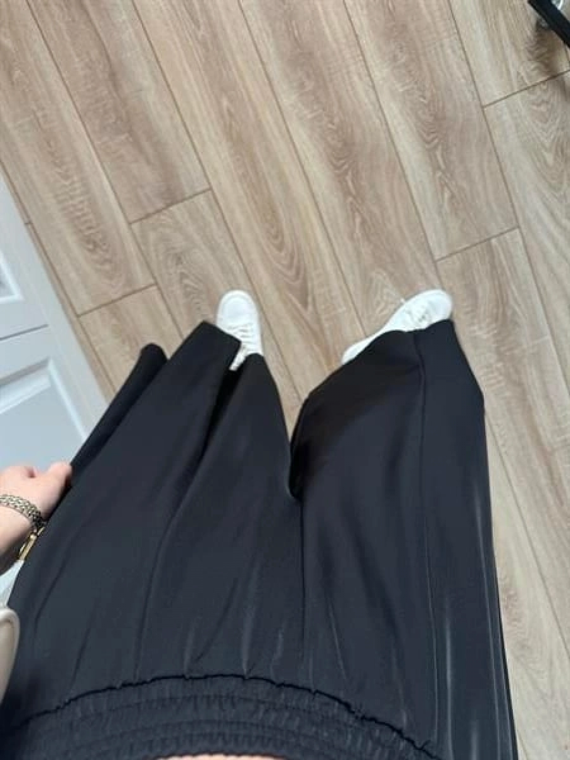 Bilek Boy Geniş Paça Siyah Pantolon