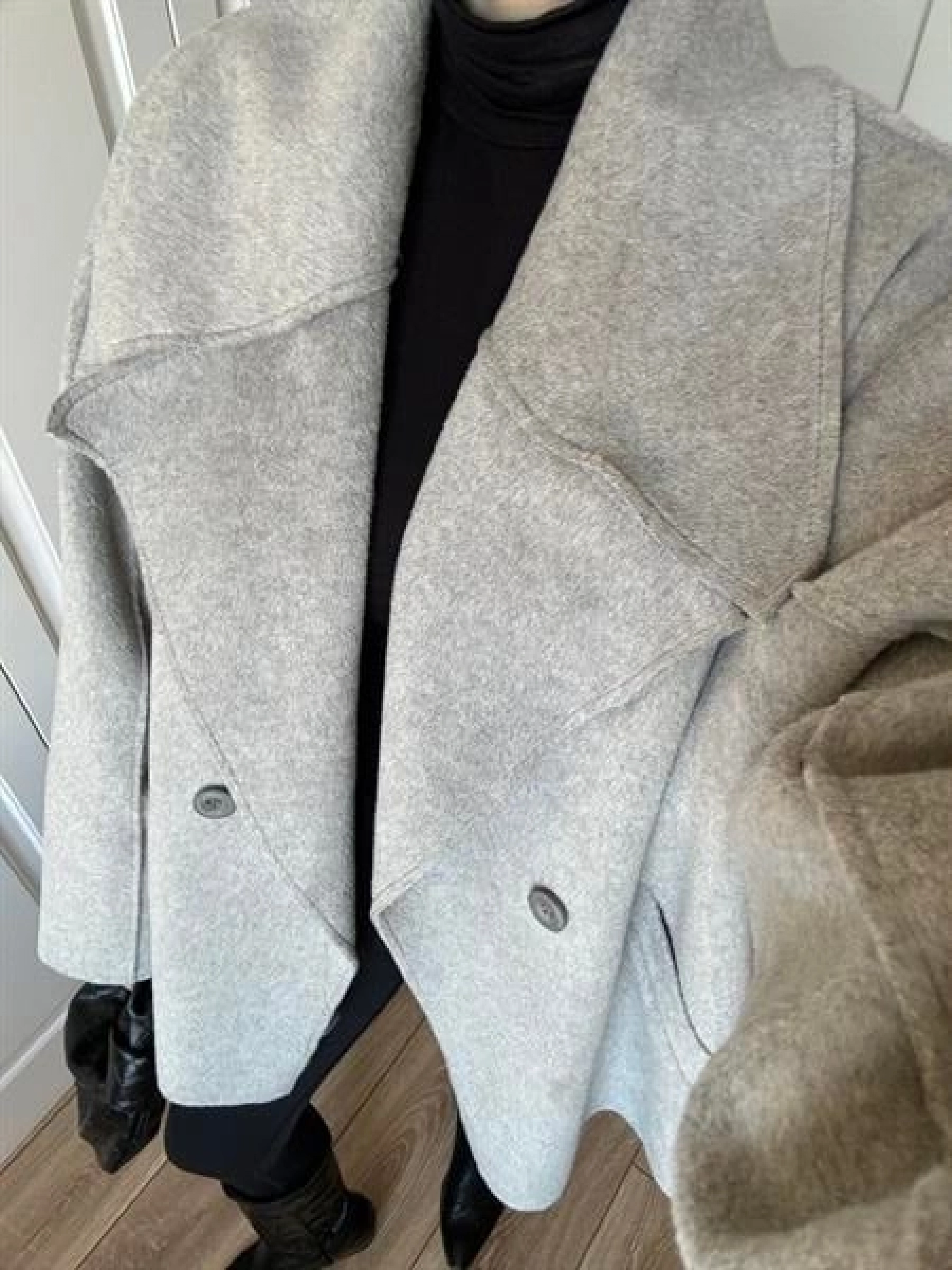 Geniş Yaka Oversize Gri Kaban
