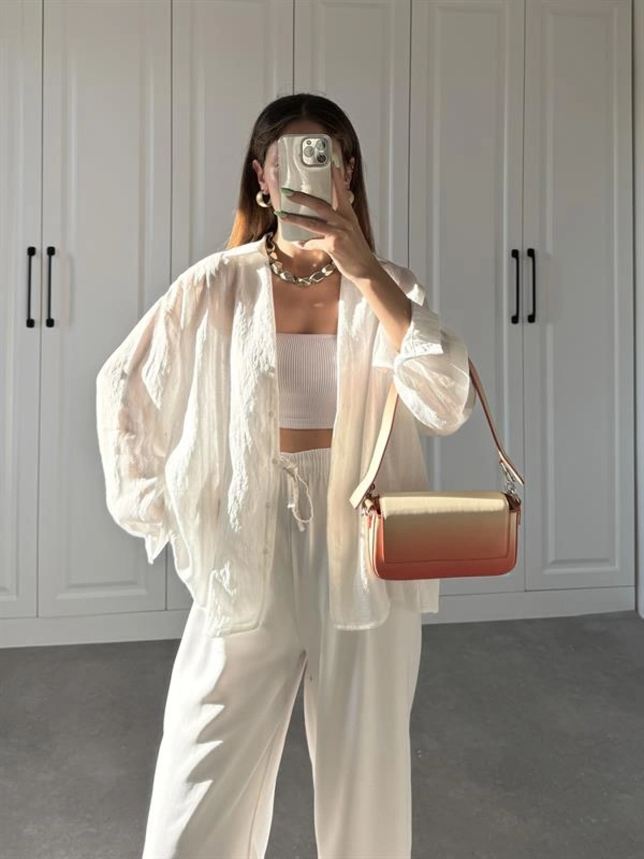 Line V Yaka Oversize Beyaz Gömlek