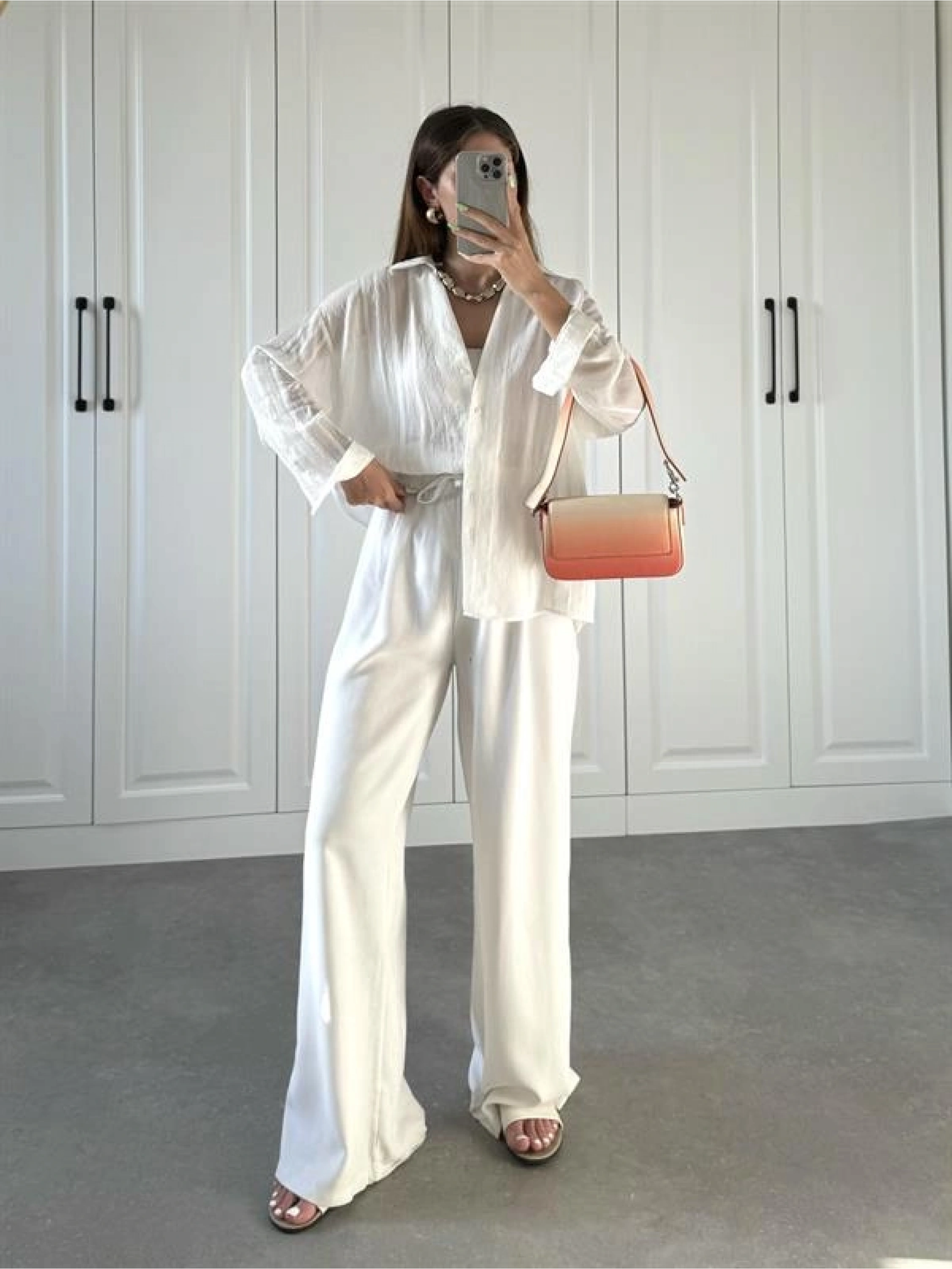 Line V Yaka Oversize Beyaz Gömlek
