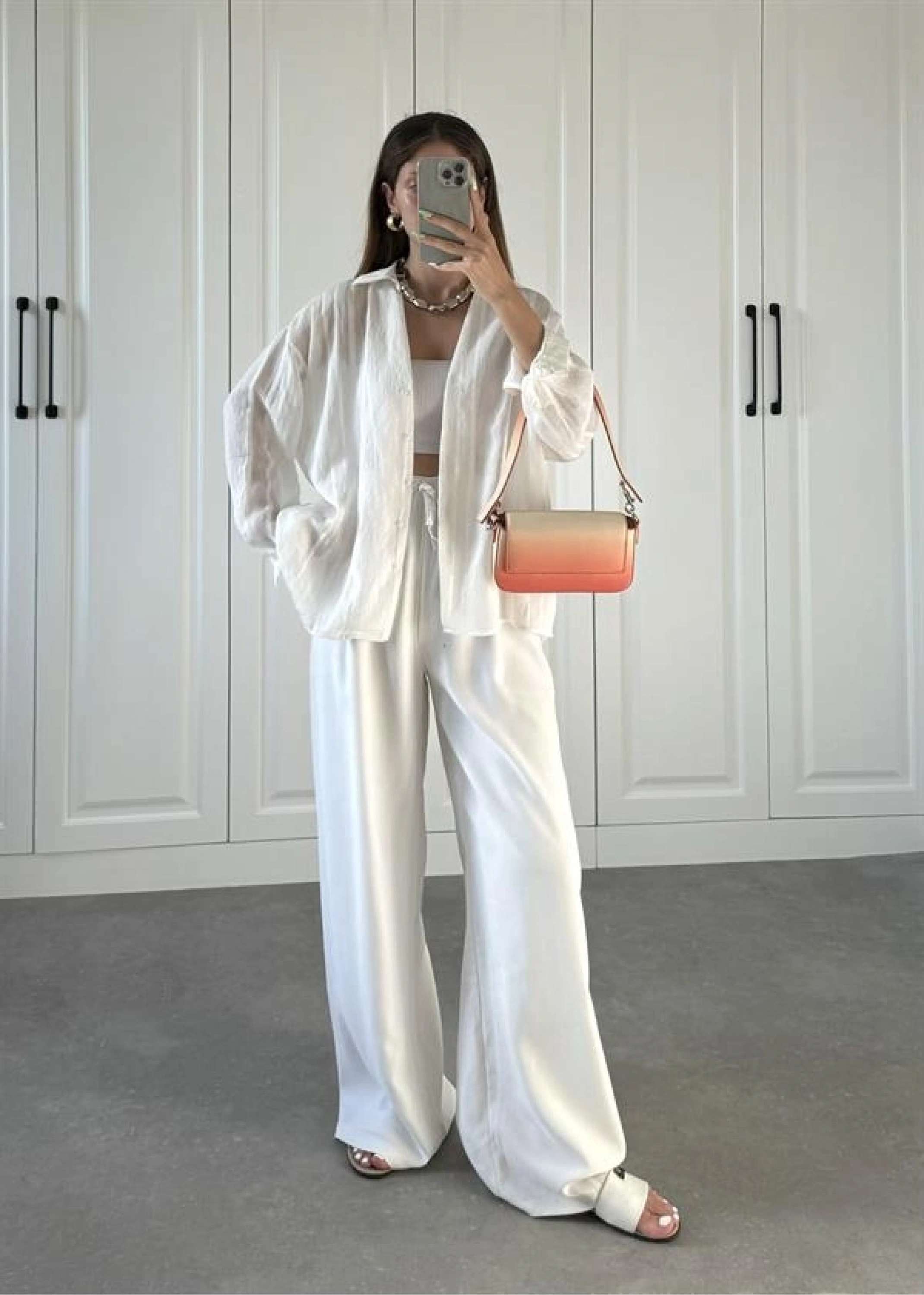 Line V Yaka Oversize Beyaz Gömlek