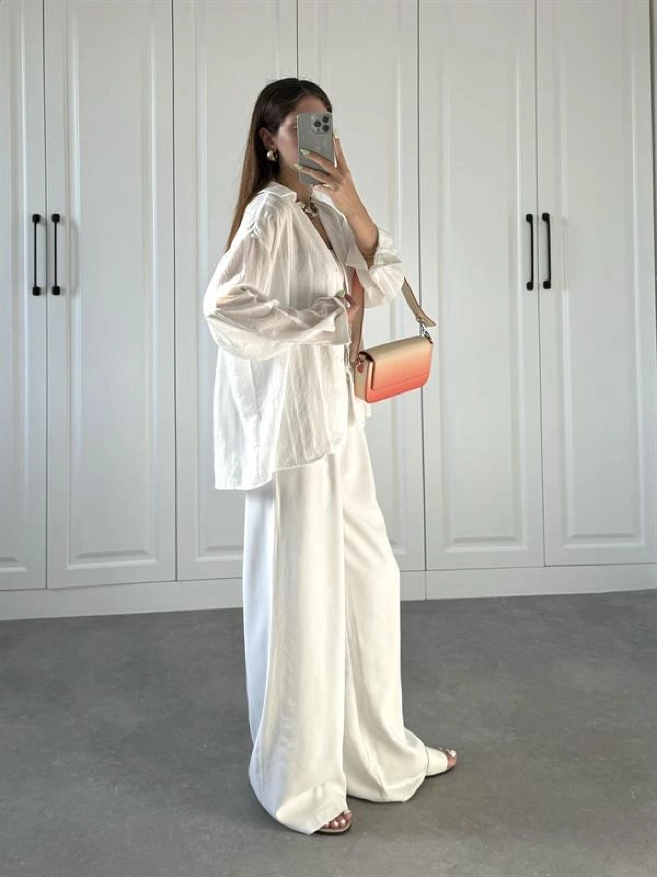 Line V Yaka Oversize Beyaz Gömlek