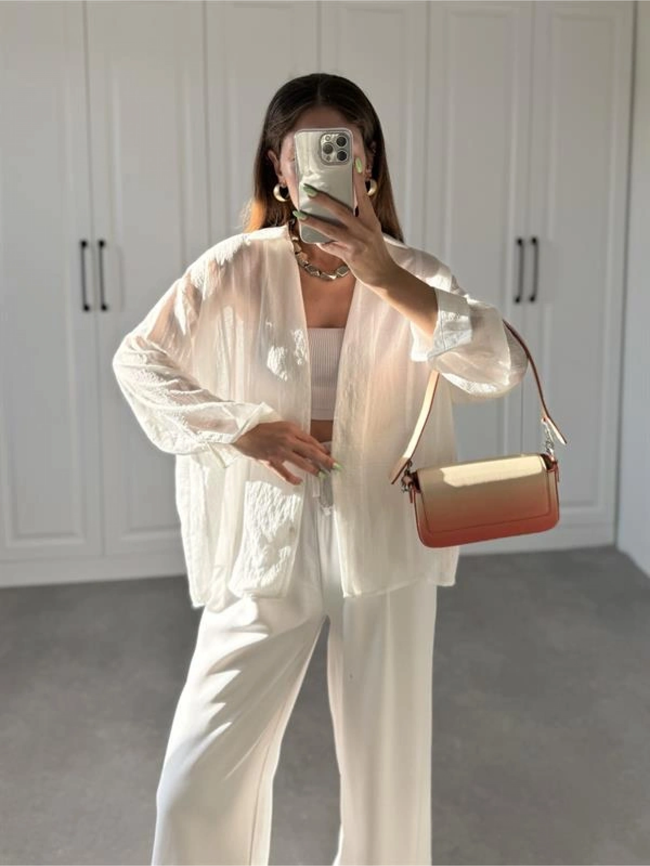 Line V Yaka Oversize Beyaz Gömlek
