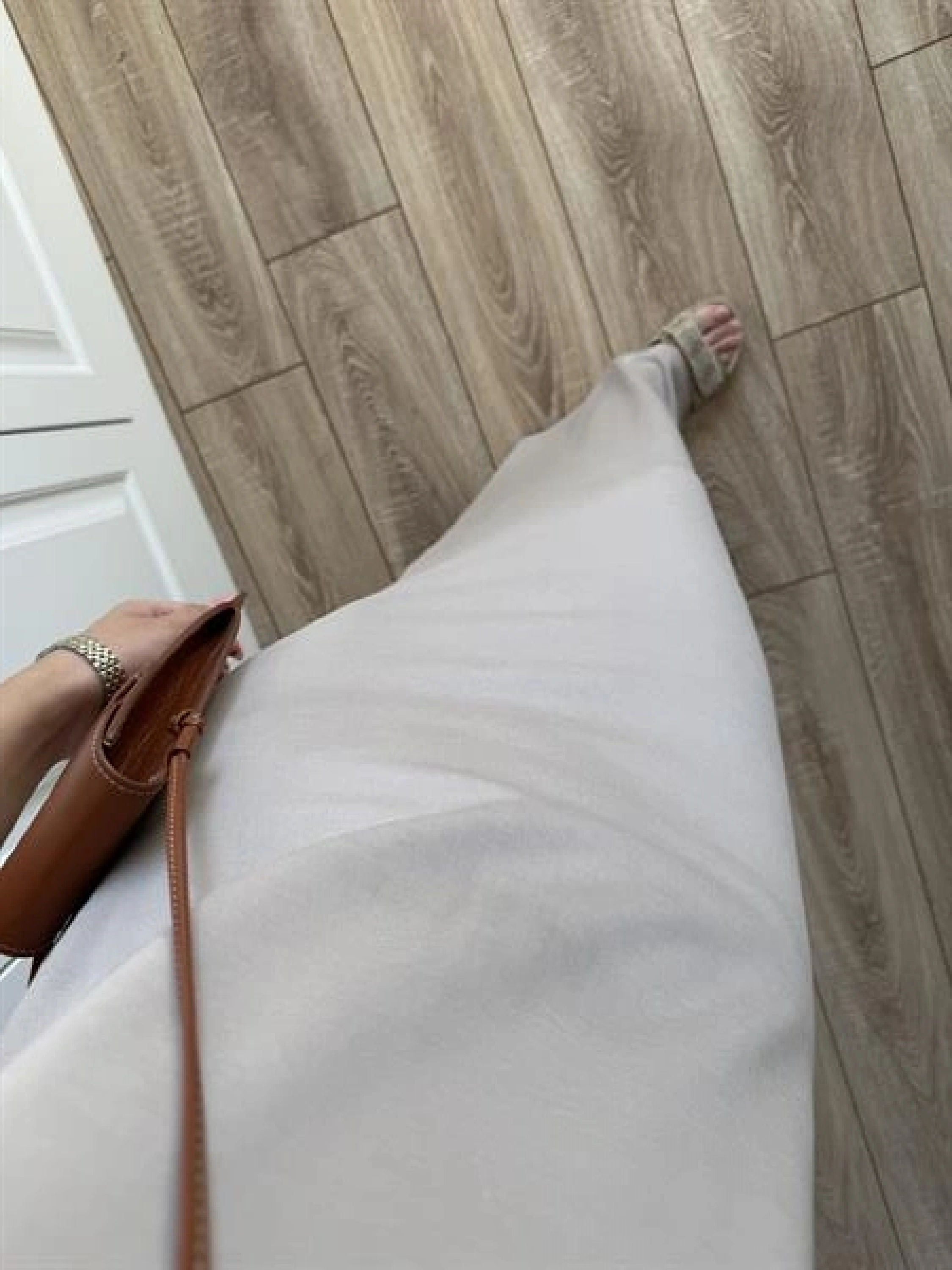 Oysh Kumaş Basic Yırtmaçlı Vizon Uzun Elbise
