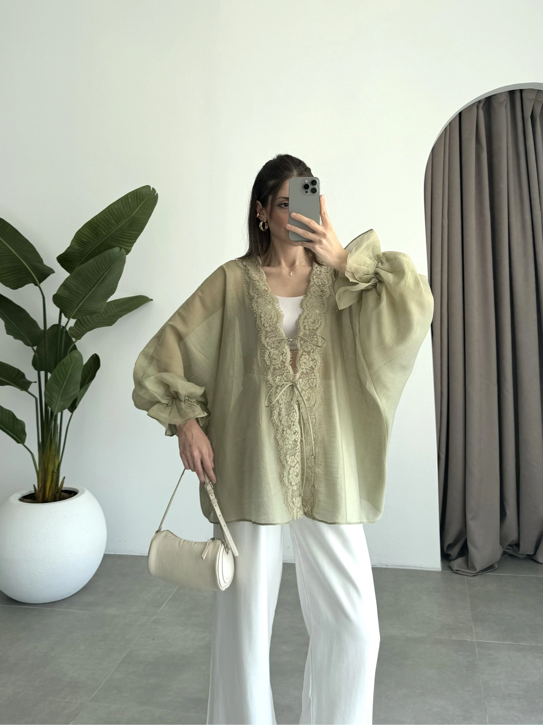 Pera Dantelli Adaçayı Yeşili Kimono Gömlek