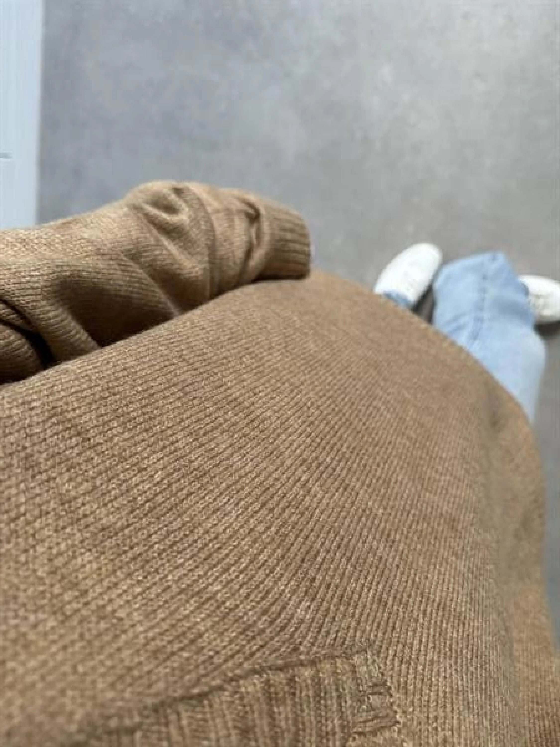 V Yaka Oversize Camel Triko Kazak
