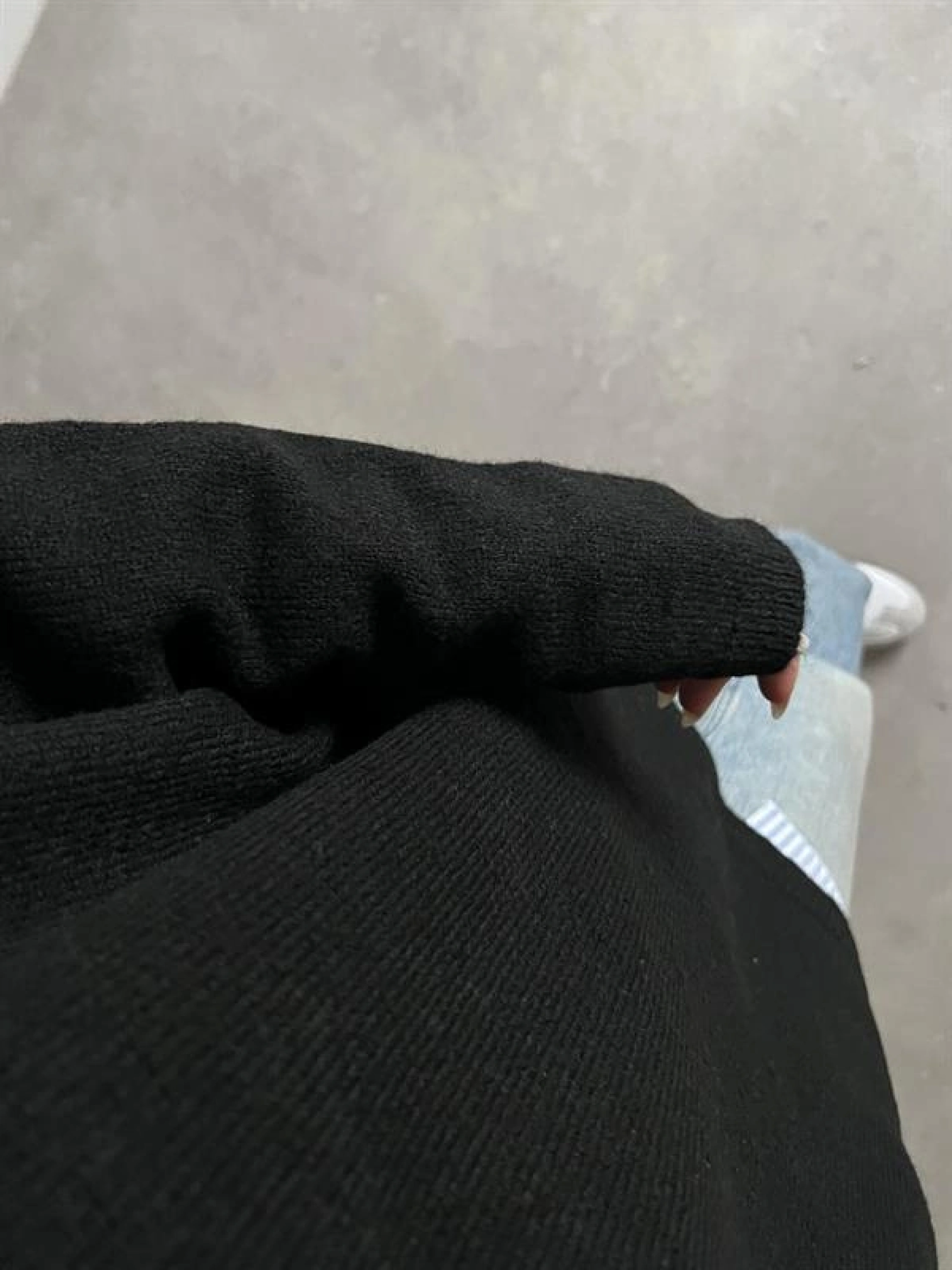 V Yaka Oversize Siyah Basic Kazak