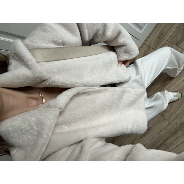 Dera Astarlı Beyaz Kürk Mont