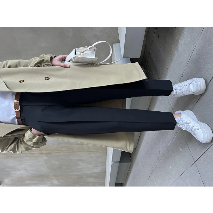 Kemerli Siyah Havuç Kumaş Pantolon