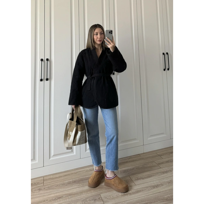 Kuşaklı Astarlı Siyah Kapitone Ceket