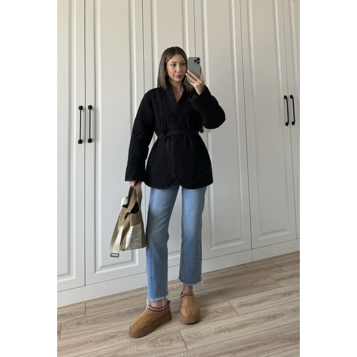 Kuşaklı Astarlı Siyah Kapitone Ceket