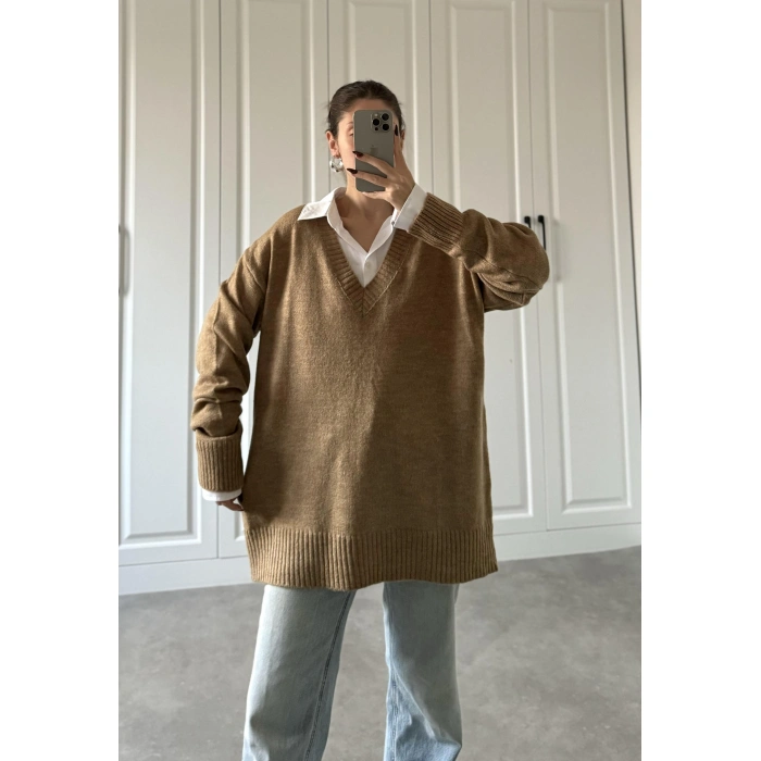 V Yaka Oversize Camel Triko Kazak