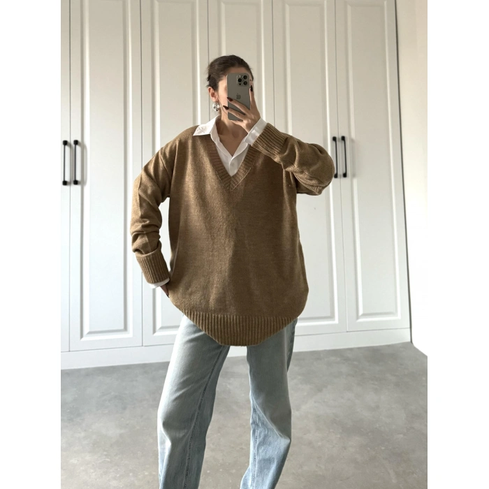 V Yaka Oversize Camel Triko Kazak