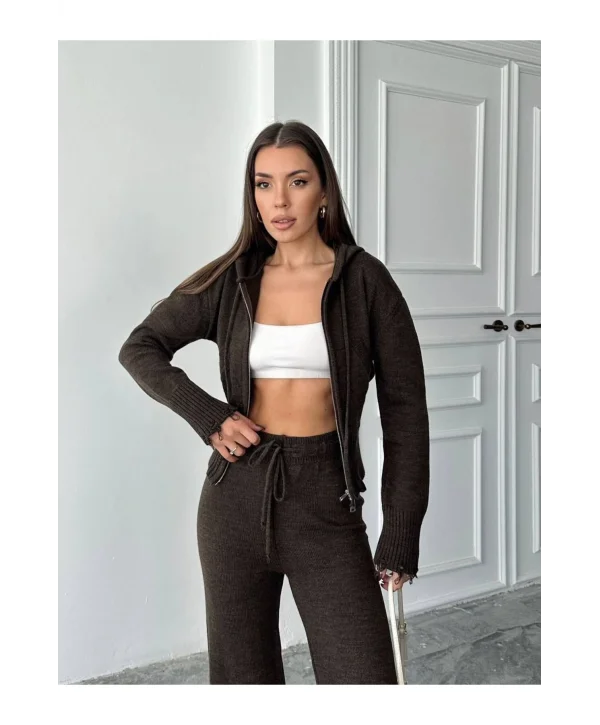 Kadın Fermuarlı Triko Eşofman Takımı – Yüksek Bel, Geniş Paça, Rahat Form