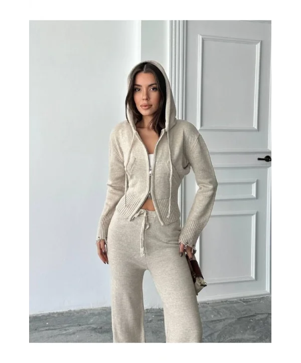 Kadın Fermuarlı Triko Eşofman Takımı – Yüksek Bel, Geniş Paça, Rahat Form