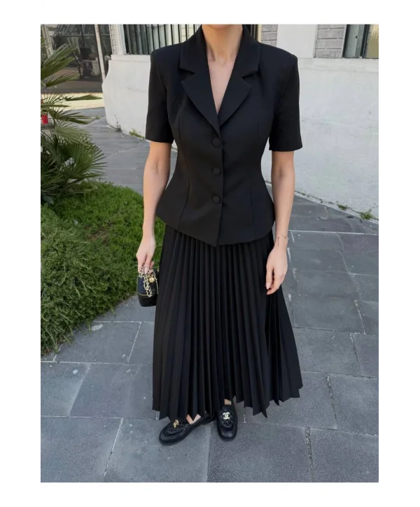 Kadın Kısa Kollu Ceket ve Pileli Etek Takım