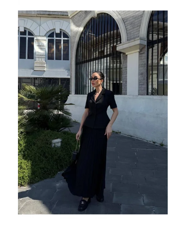 Kadın Kısa Kollu Ceket ve Pileli Etek Takım