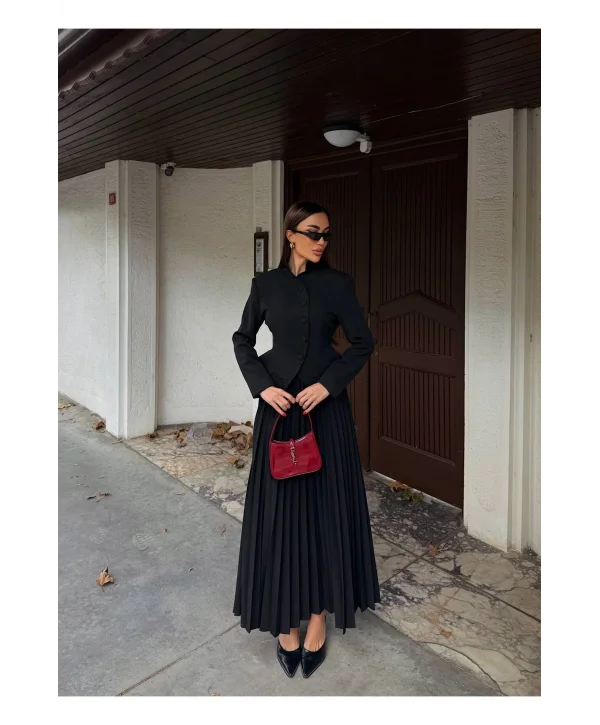 Kadın Nakış Detaylı Bel Oturtmalı Düğmeli Ceket & Pliseli Uzun Etek Takım