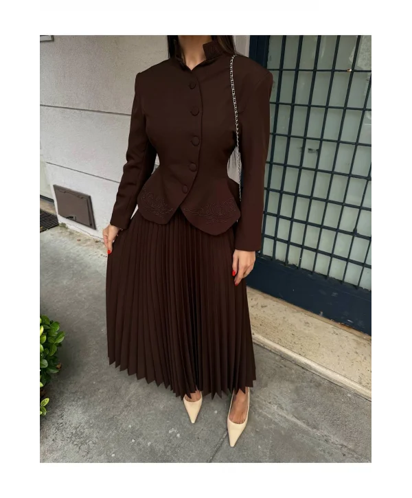 Kadın Nakış Detaylı Bel Oturtmalı Düğmeli Ceket & Pliseli Uzun Etek Takım