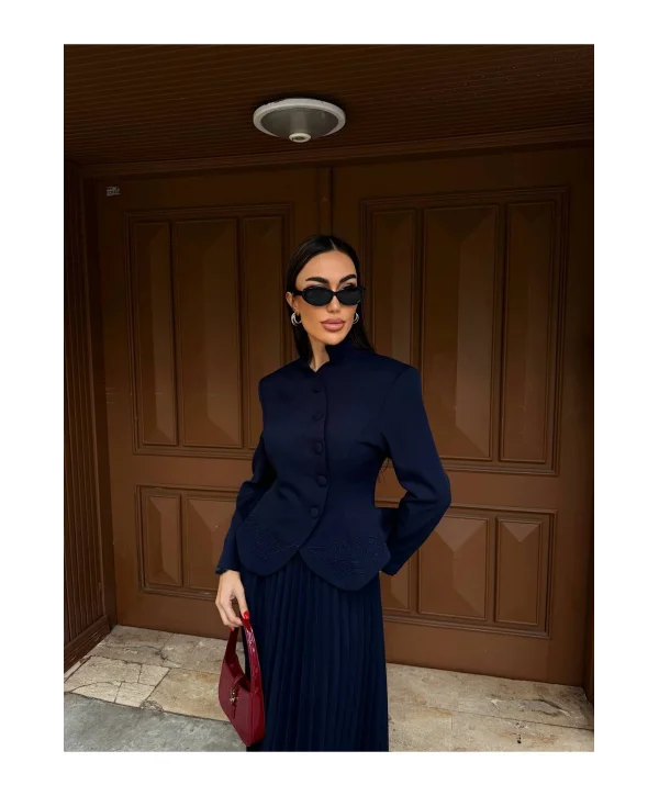 Kadın Nakış Detaylı Bel Oturtmalı Düğmeli Ceket & Pliseli Uzun Etek Takım