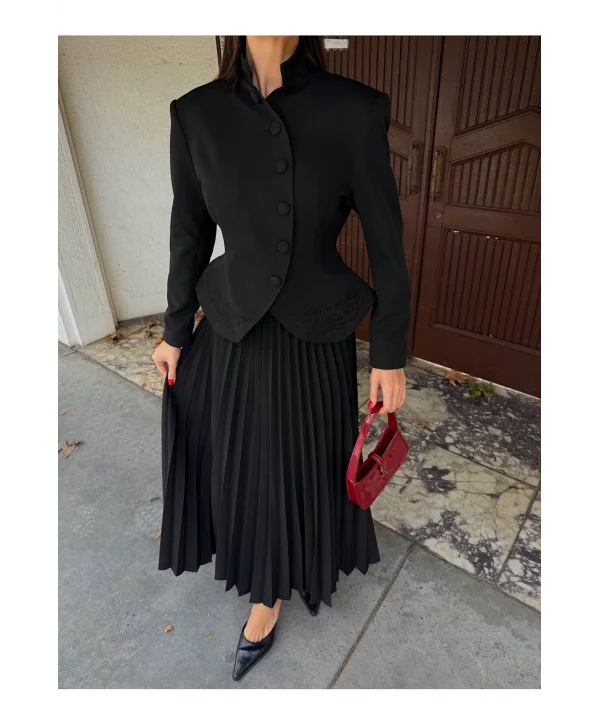 Kadın Nakış Detaylı Bel Oturtmalı Düğmeli Ceket & Pliseli Uzun Etek Takım