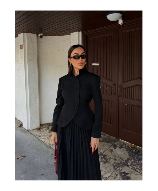 Kadın Nakış Detaylı Bel Oturtmalı Düğmeli Ceket & Pliseli Uzun Etek Takım