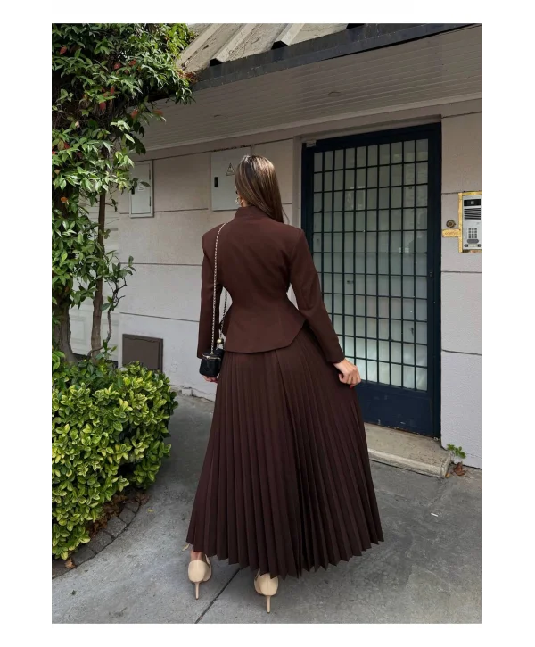 Kadın Nakış Detaylı Bel Oturtmalı Düğmeli Ceket & Pliseli Uzun Etek Takım