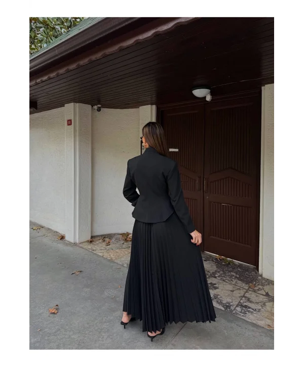 Kadın Nakış Detaylı Bel Oturtmalı Düğmeli Ceket & Pliseli Uzun Etek Takım