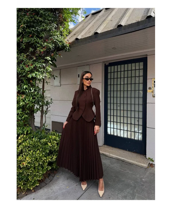 Kadın Nakış Detaylı Bel Oturtmalı Düğmeli Ceket & Pliseli Uzun Etek Takım