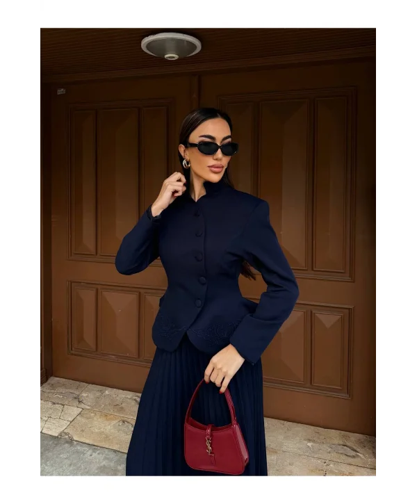 Kadın Nakış Detaylı Bel Oturtmalı Düğmeli Ceket & Pliseli Uzun Etek Takım