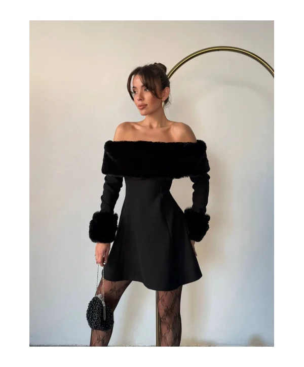 Kadın Omzu Açık Kürk Detaylı A-Kesim Mini Elbise