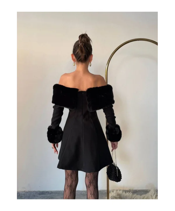 Kadın Omzu Açık Kürk Detaylı A-Kesim Mini Elbise