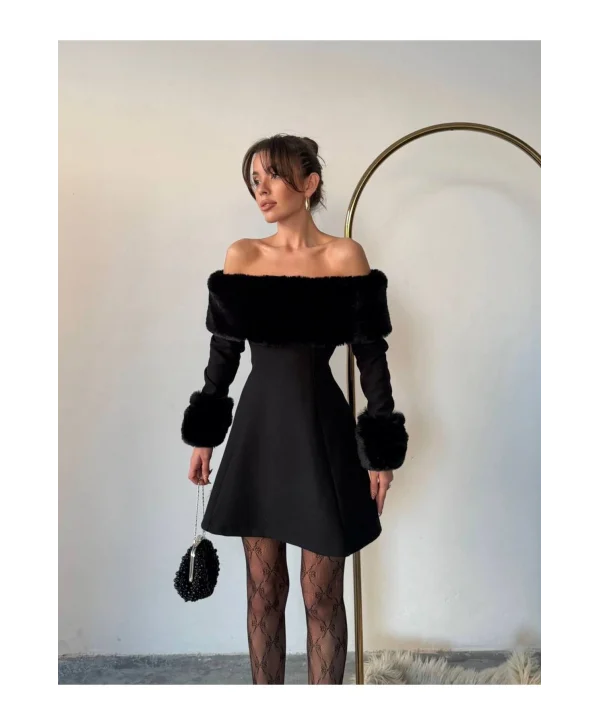 Kadın Omzu Açık Kürk Detaylı A-Kesim Mini Elbise