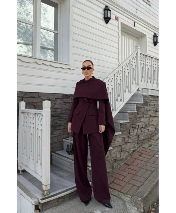 Kadın Pelerin Detaylı Blazer Ceket ve Bol Paça Pantolon Takım