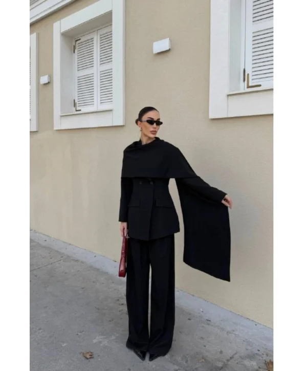 Kadın Pelerin Detaylı Blazer Ceket ve Bol Paça Pantolon Takım