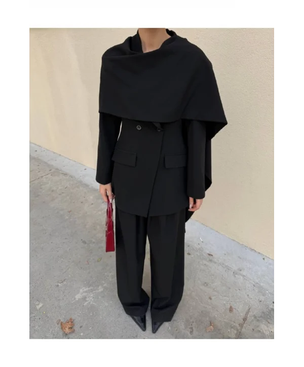 Kadın Pelerin Detaylı Blazer Ceket ve Bol Paça Pantolon Takım