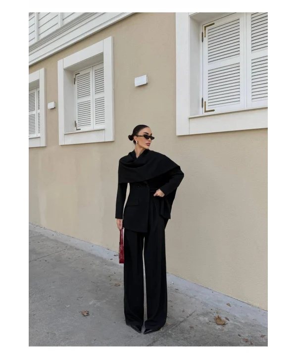 Kadın Pelerin Detaylı Blazer Ceket ve Bol Paça Pantolon Takım