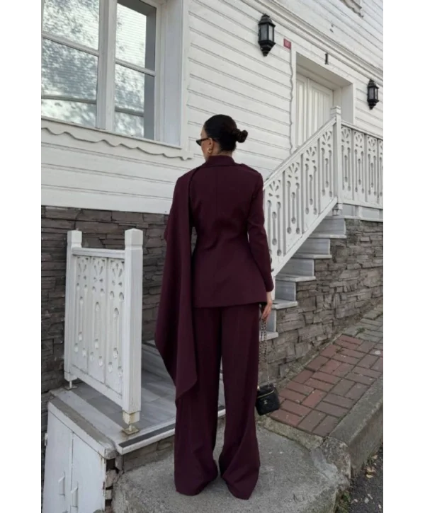 Kadın Pelerin Detaylı Blazer Ceket ve Bol Paça Pantolon Takım